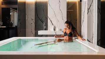 Hot tub, steam room