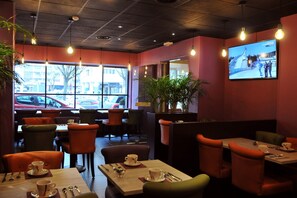 Esmorzar diari d'estil bufet (13 EUR per persona) 