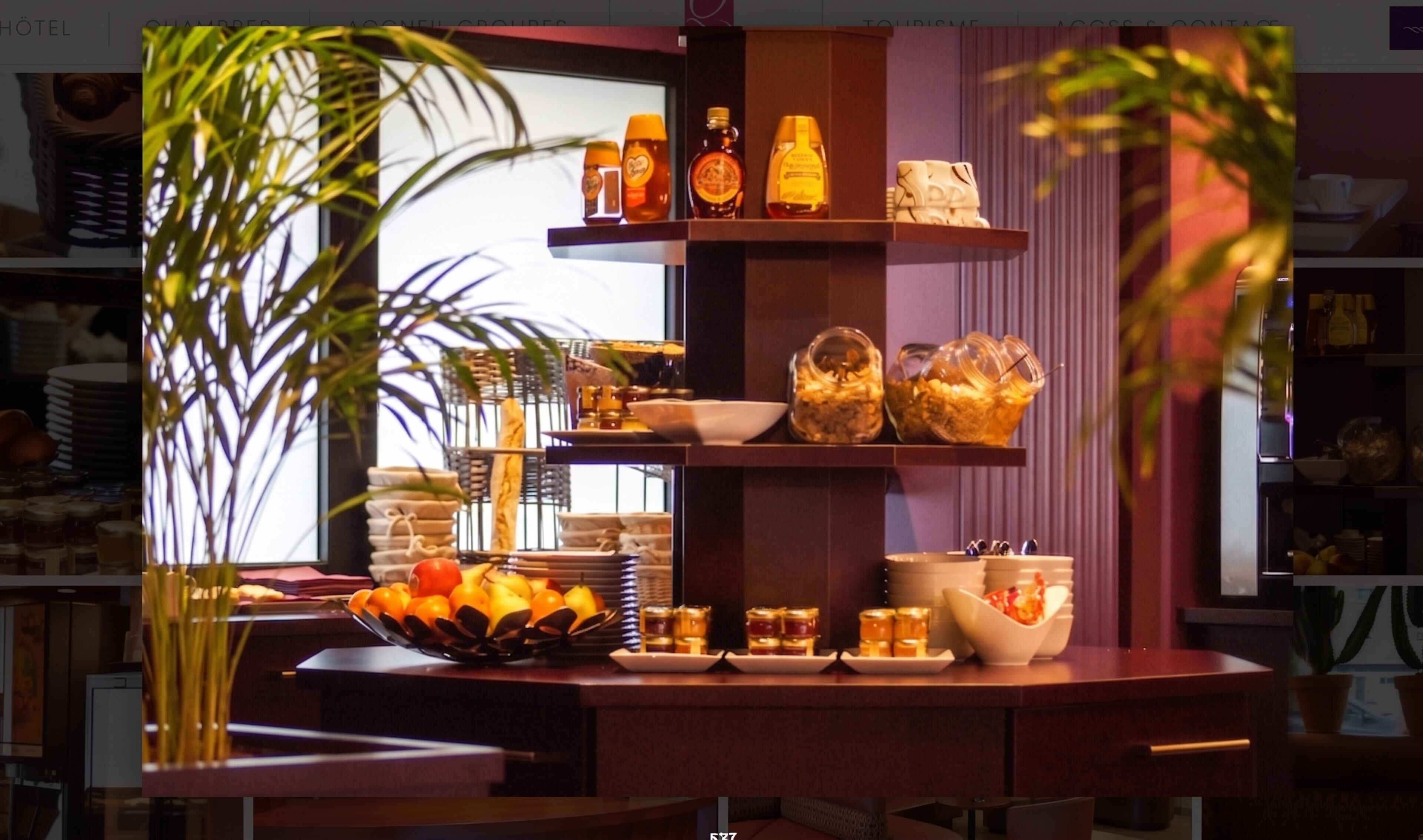 Petit déjeuner buffet servi tous les jours en supplément