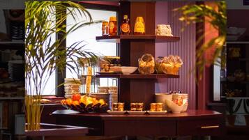 Petit déjeuner buffet servi tous les jours en supplément