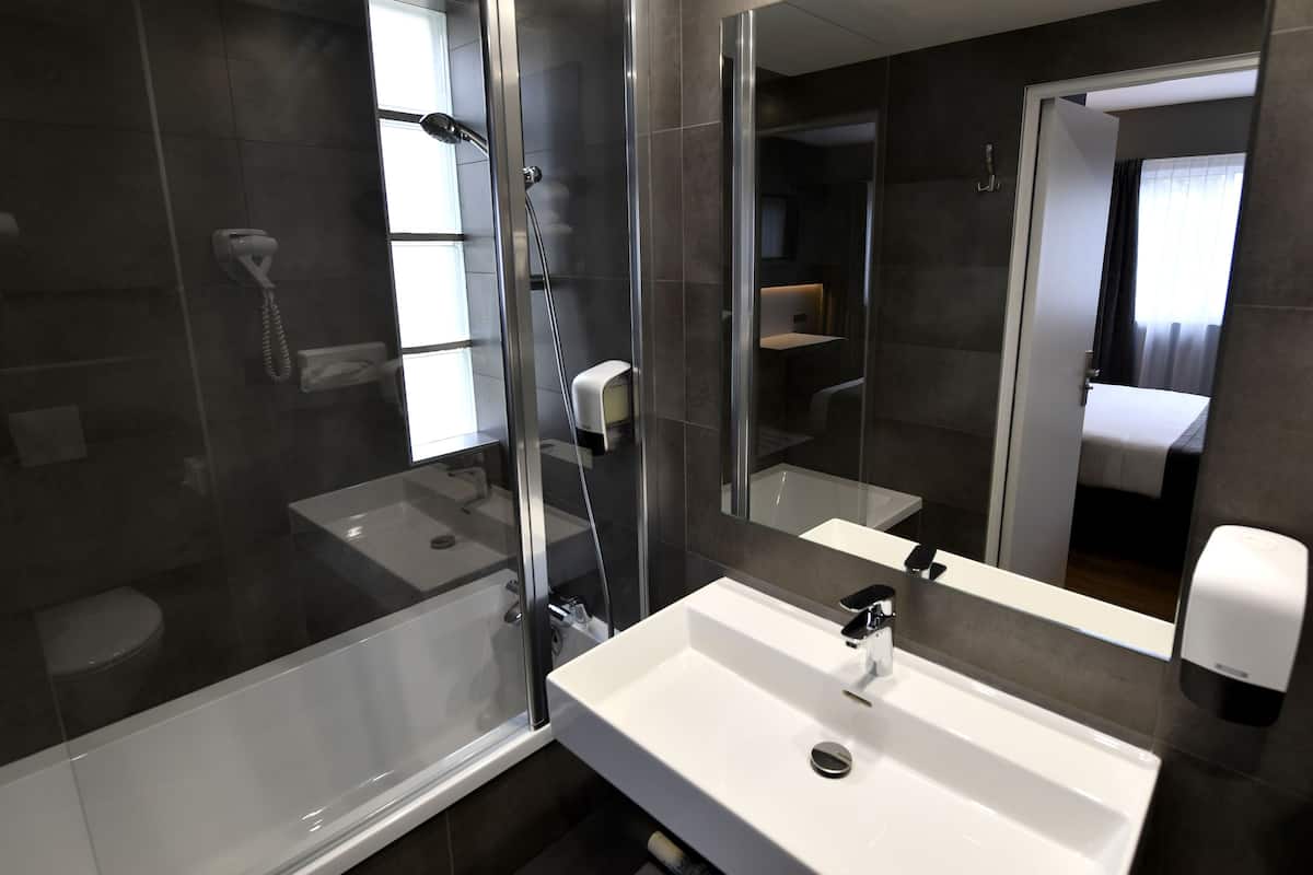 comfort double room | bathroom | hair dryer, towels