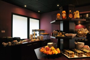 Daily buffet breakfast for a fee