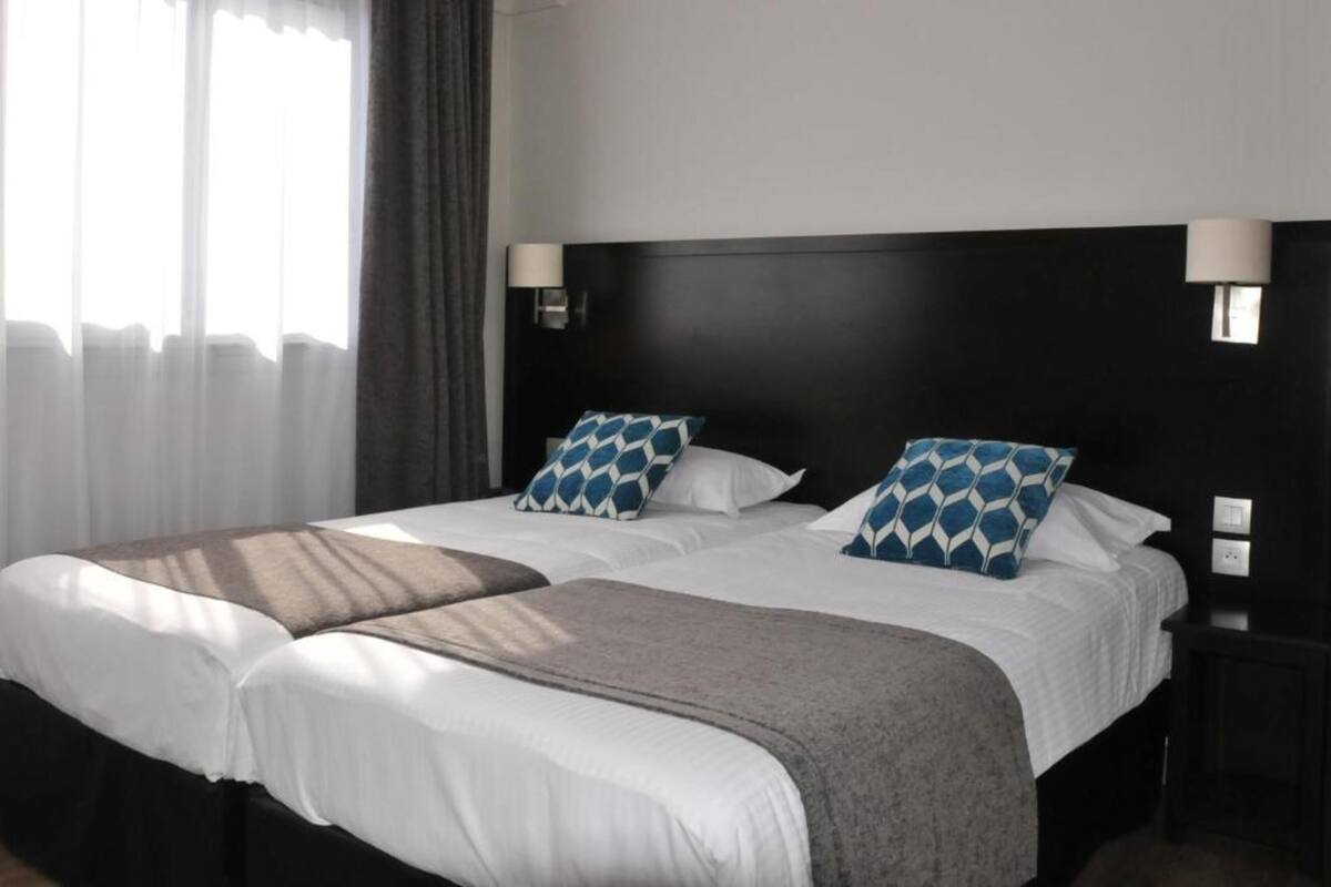Standard Room, 2 Twin Beds | Desk, WiFi (free)