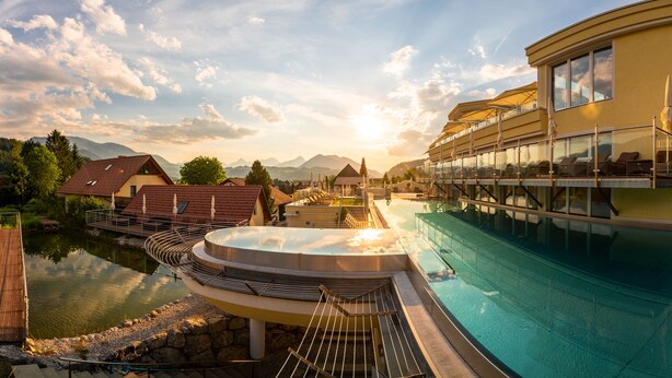 Piscina con borde infinito
