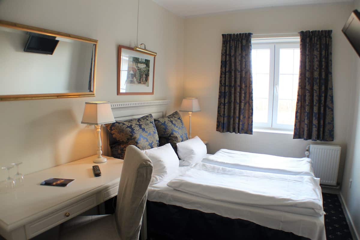 In-room safe, desk, soundproofing, iron/ironing board (on request)