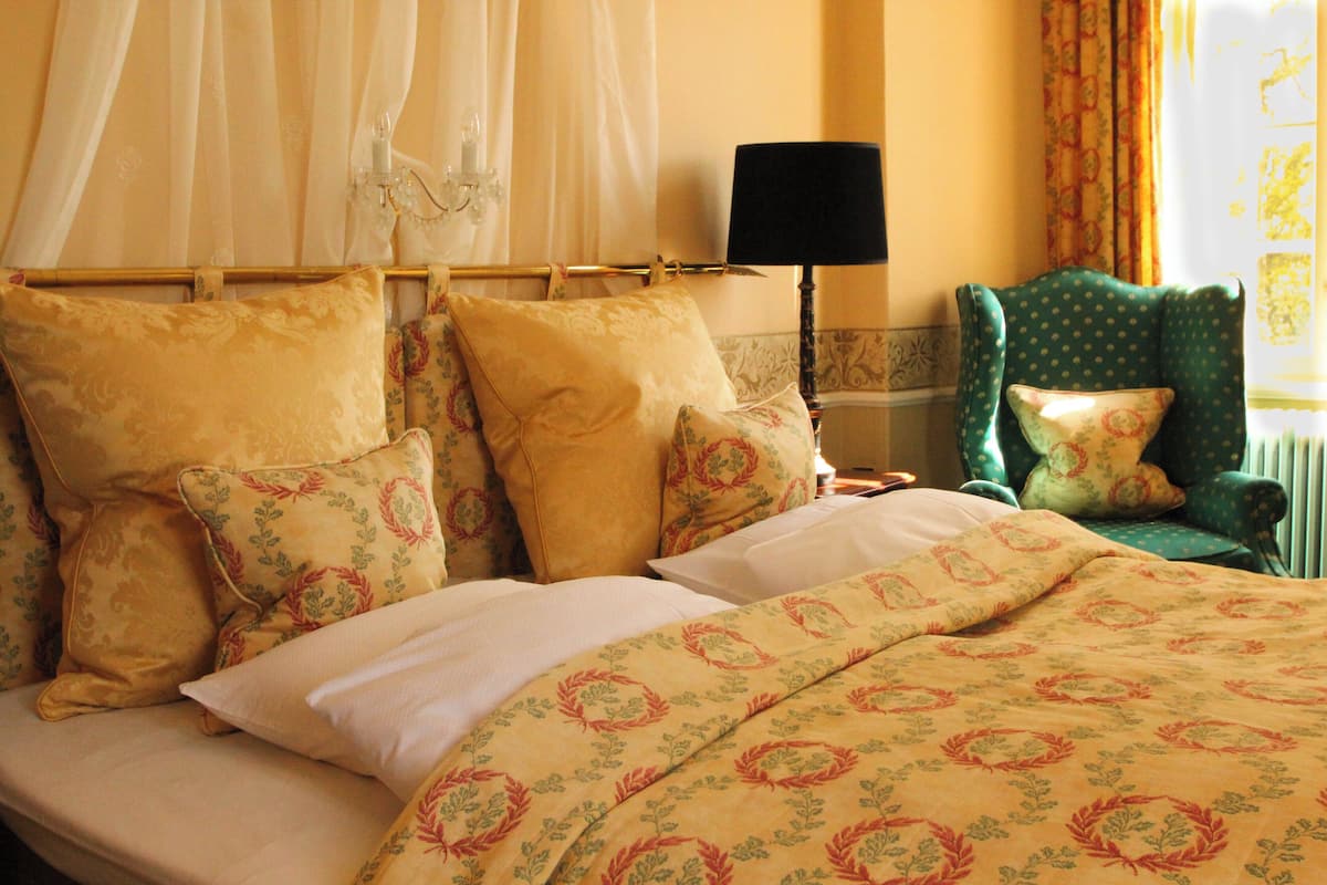 Single Room | Cadar Frette Itali, peralatan tempat tidur premium, meja