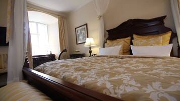 Doppelzimmer | Italienische Bettbezüge von Frette, hochwertige Bettwaren, Schreibtisch