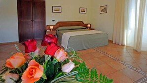 1 habitación, ropa de cama de alta calidad, minibar y escritorio 