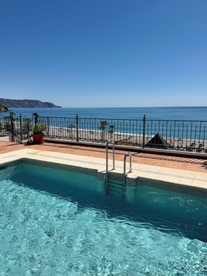 Outdoor pool - HC Burriana Playa - Apartamentos Turísticos (Nerja)