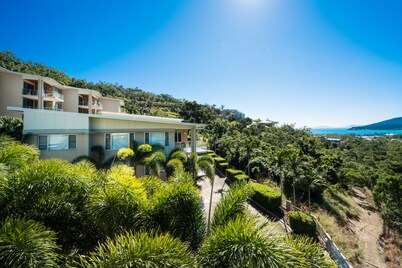 Summit Apartments Airlie Beach