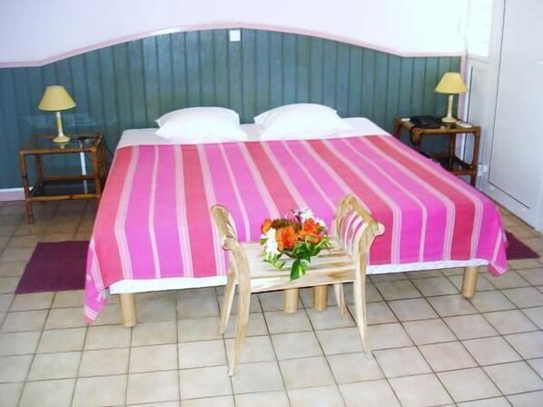 Premium bedding, iron/ironing board, free cots/infant beds