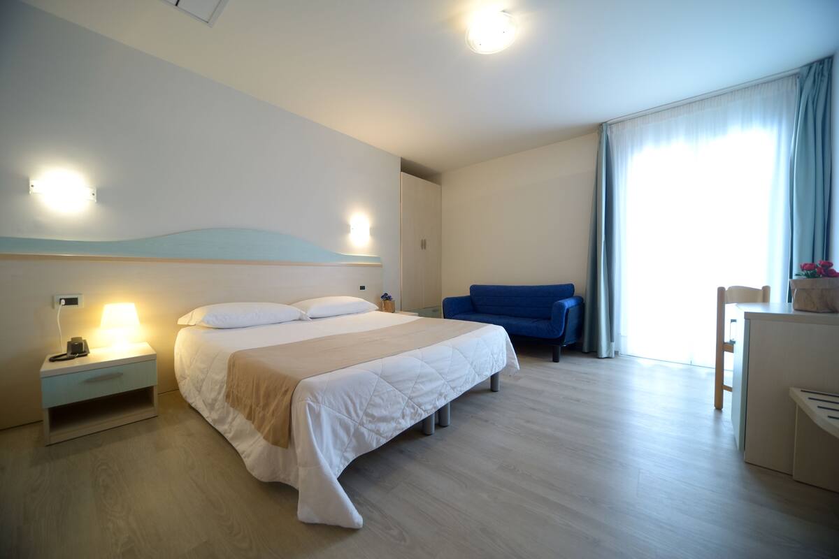 Minibar, Zimmersafe, Schreibtisch, kostenloses WLAN