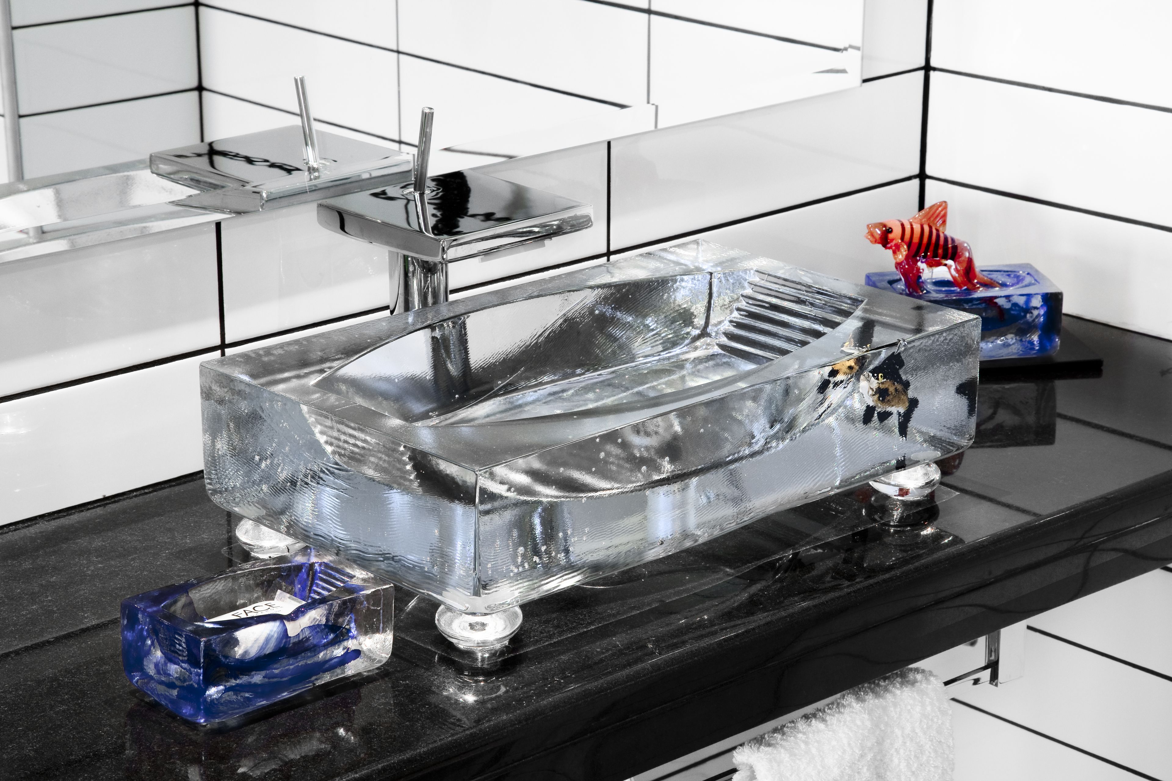 deluxe room | bathroom sink