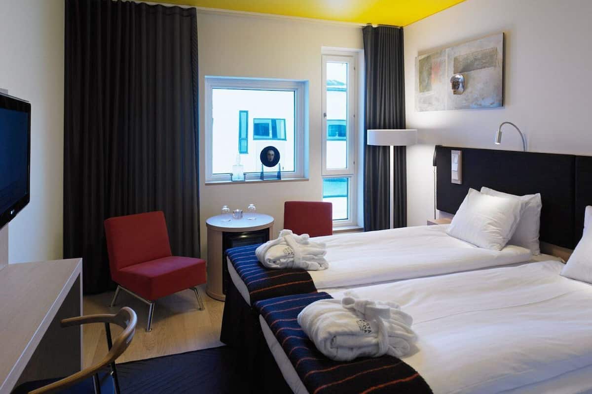 1 bedroom, pillow-top beds, minibar, in-room safe