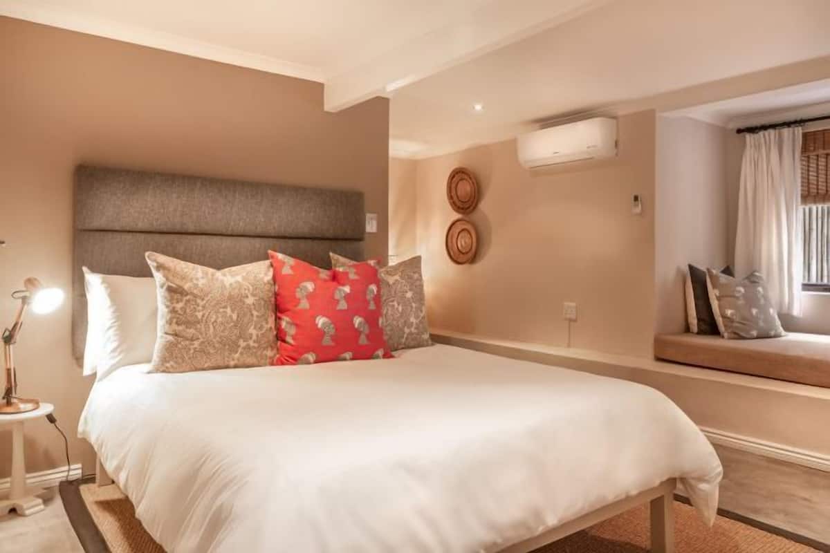 Memory foam beds, in-room safe, desk, blackout drapes