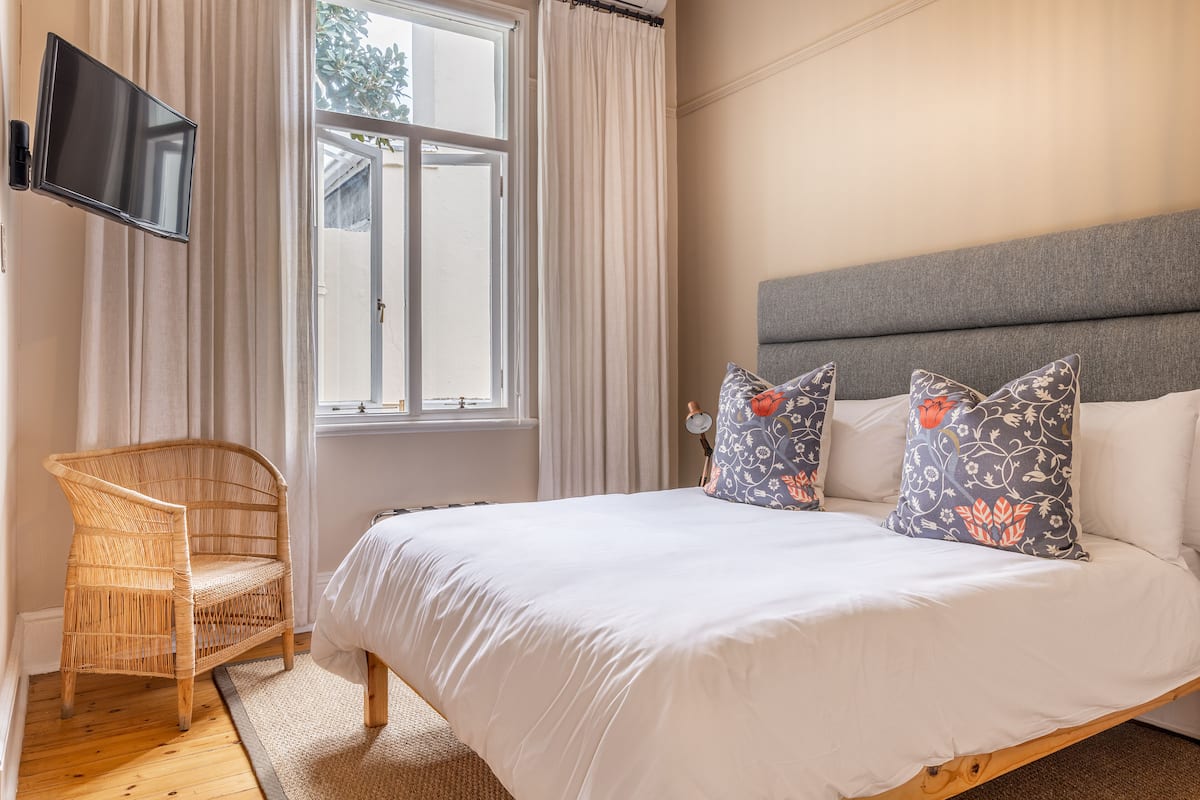 Double Room | Memory foam beds, in-room safe, desk, blackout drapes