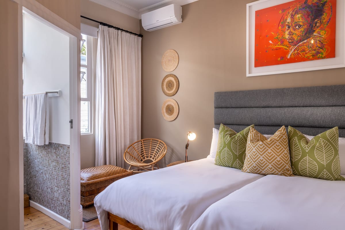 Twin Room | Memory foam beds, in-room safe, desk, blackout drapes