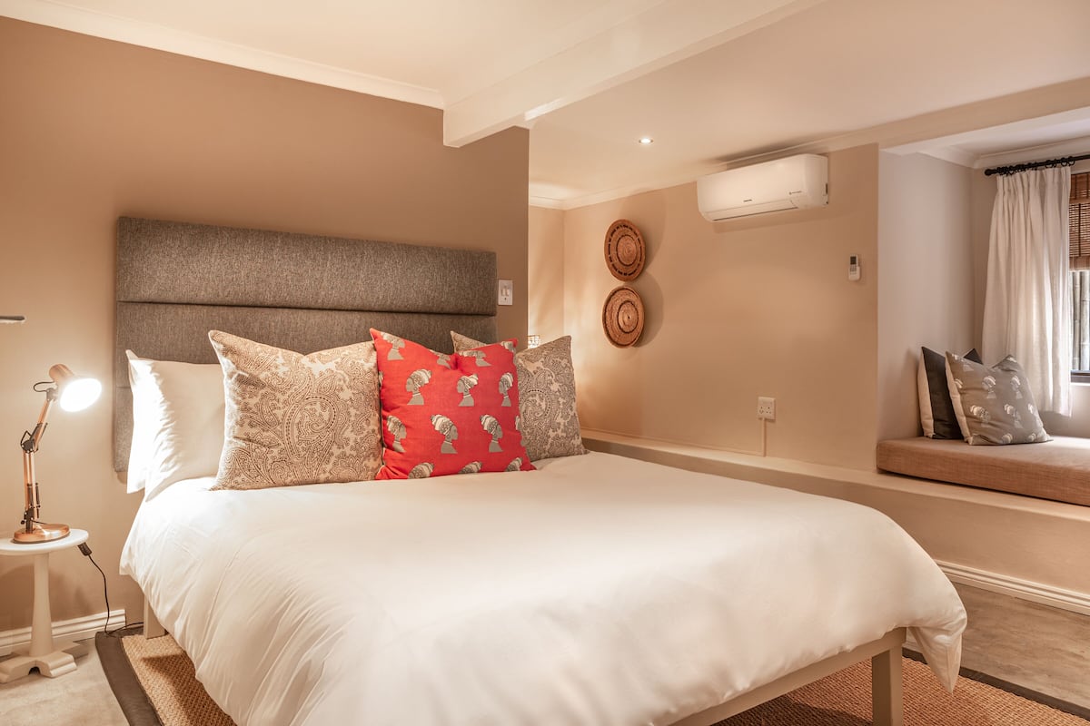 Basic Room | Memory foam beds, in-room safe, desk, blackout drapes