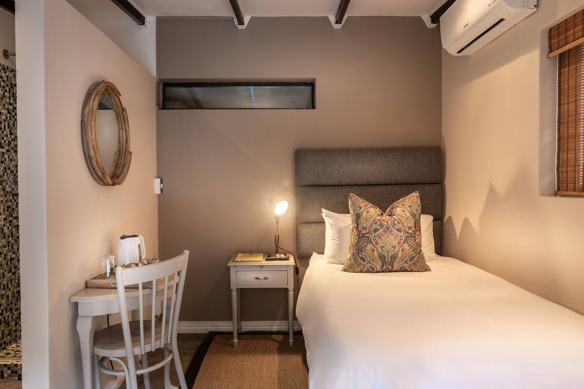 Single Room | Memory foam beds, in-room safe, desk, blackout drapes
