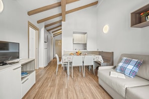 Panoramic Apartment, 2 Bedrooms, Balcony, Valley View (South, 6 people) | Living area | 22-inch flat-screen TV with satellite channels, TV - Aparthotel Des Alpes (Cavalese)
