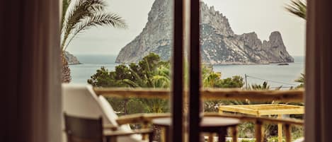 Deluxe Es Vedrà Sea View | Sengetøy av topp kvalitet, dundyner, memory foam-senger og minibar