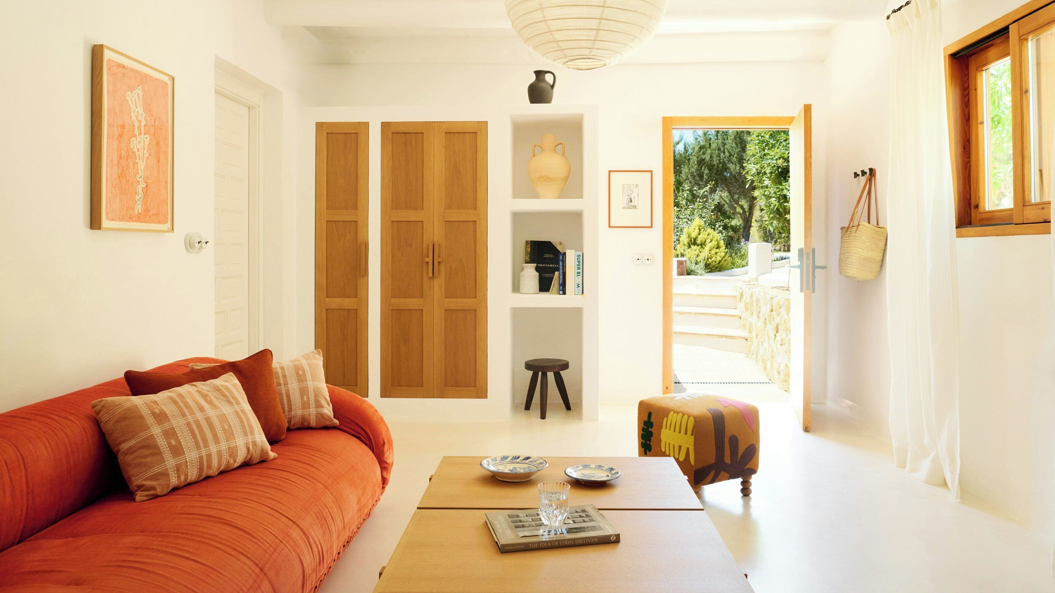 Family Room (Deluxe) | Living area | Flat-screen TV