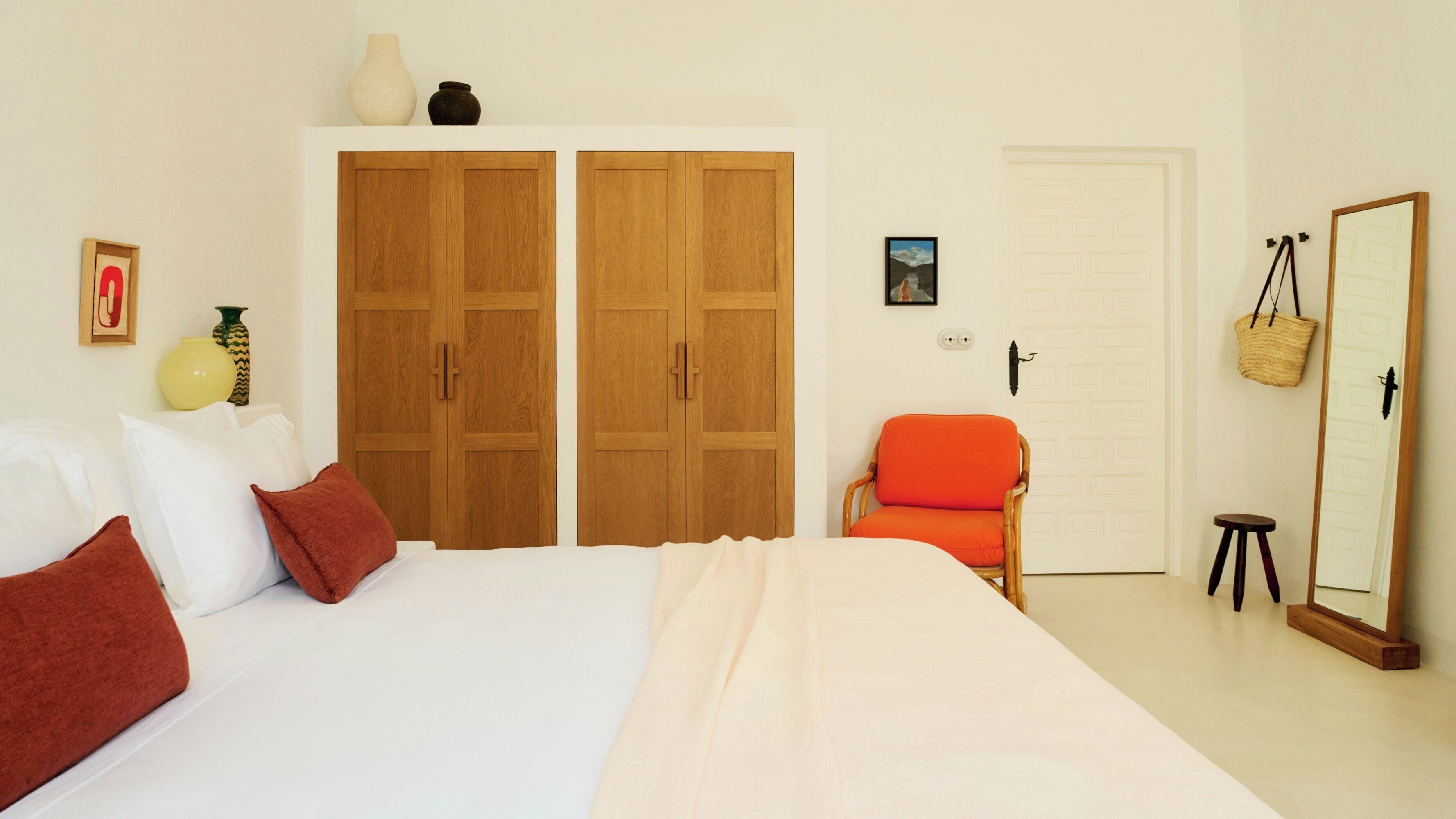 Deluxe Room | Premium bedding, down comforters, memory foam beds, minibar