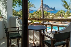 Deluxe Es Vedrà Sea View | Premium bedding, down comforters, memory foam beds, minibar