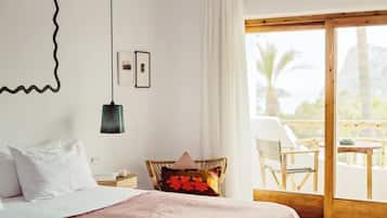 Deluxe Es Vedrà Sea View | Luxe beddengoed, donzen dekbedden, bedden met traagschuimmatras