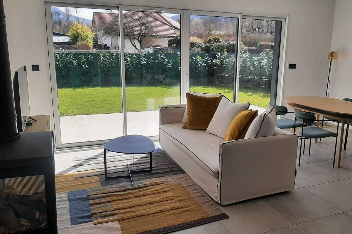 Comfort villa | Woonruimte | Een televisie en vloerverwarming