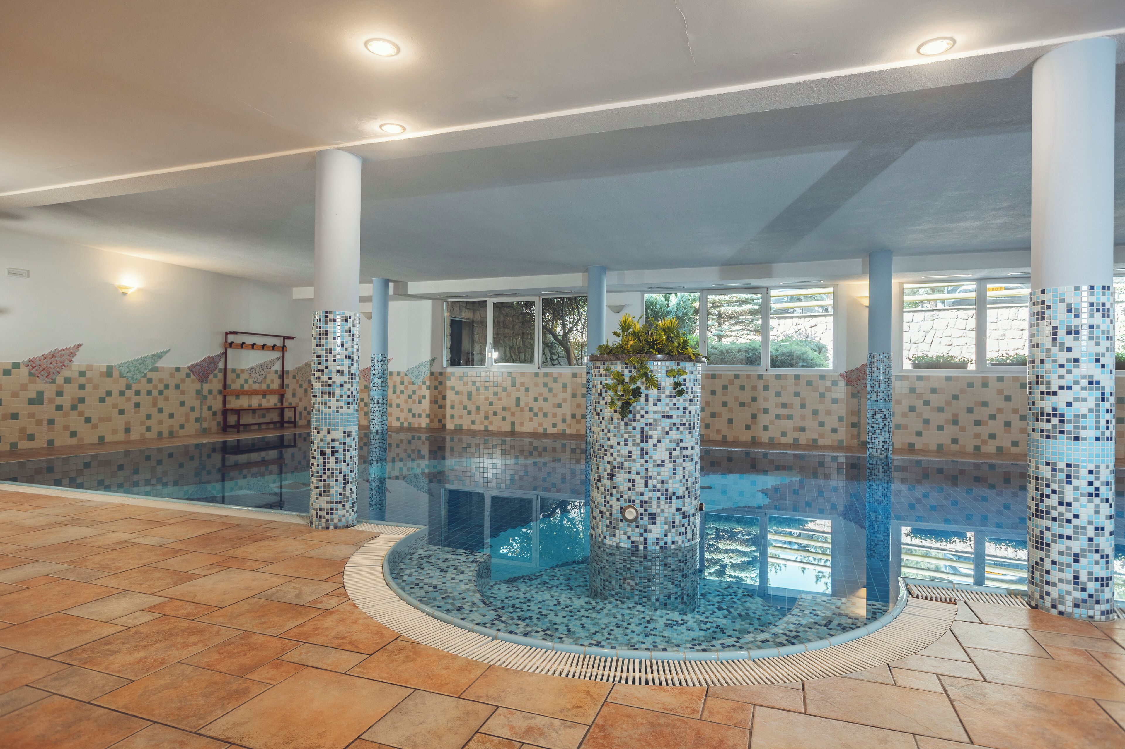 indoor pool, pool loungers