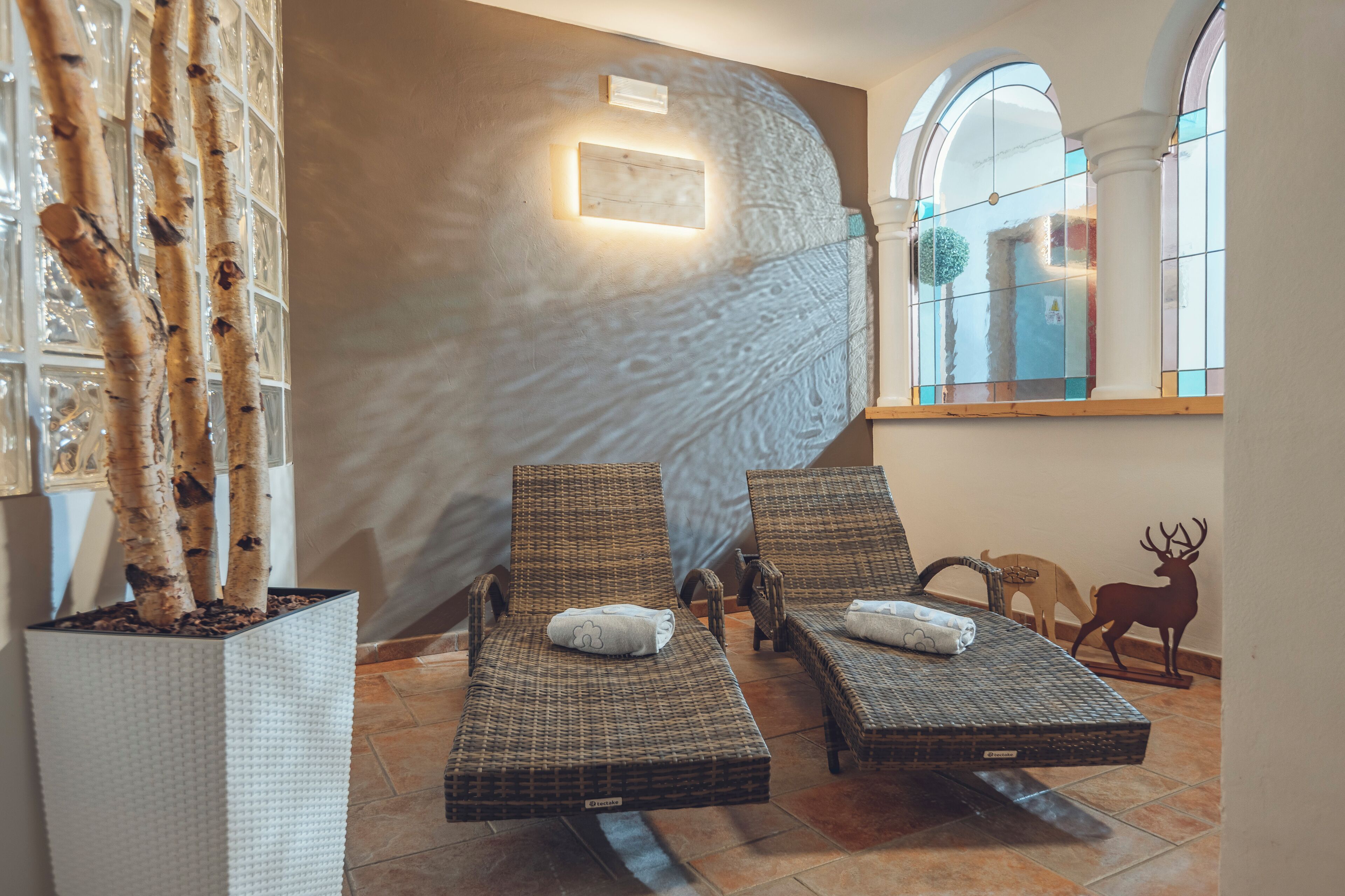 sauna, steam room, turkish bath/hammam