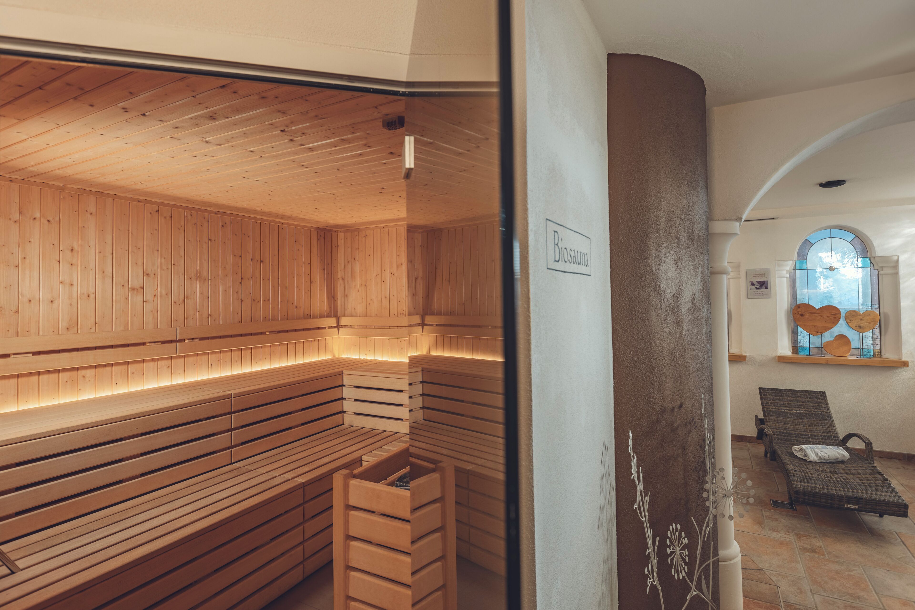 sauna, steam room, turkish bath/hammam
