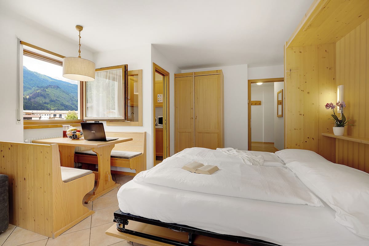 apartment, 1 bedroom, balcony (4 people) | living area | flat-screen tv