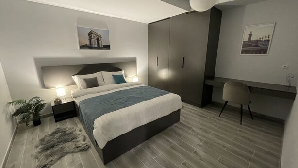 Premium bedding, down duvets, pillow-top beds, in-room safe - Hotel Meg (Yerevan)
