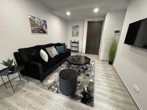 Two Rooms Suite | Living area | 40-inch Smart TV with cable channels, TV - Hotel Meg (Yerevan)