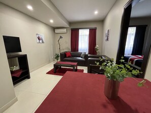 Two Rooms Suite | Living area