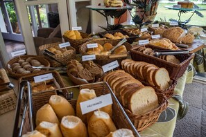 Café da manhã continental grátis todos os dias