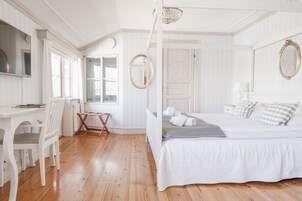 Decoración personalizada, muebles diferentes y escritorio 