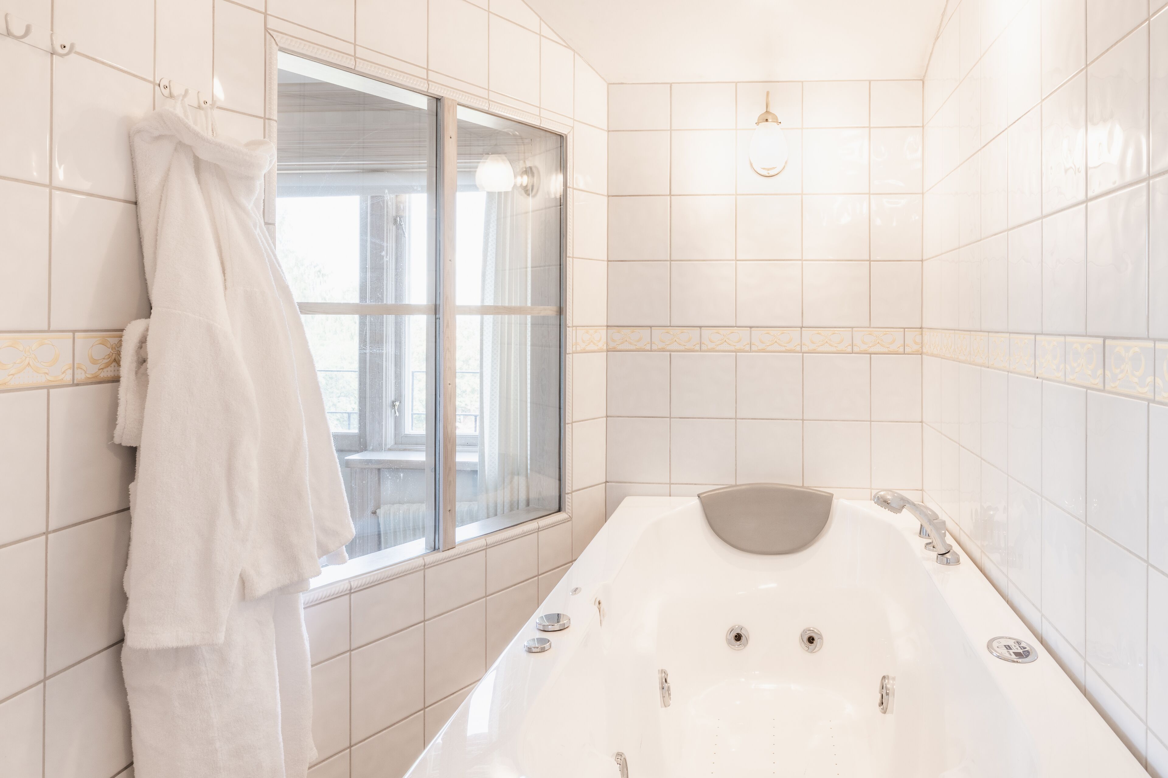 deluxe double room, jetted tub | bathroom | hair dryer, towels