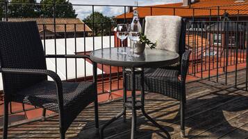 Suite, Lake View | Room amenity