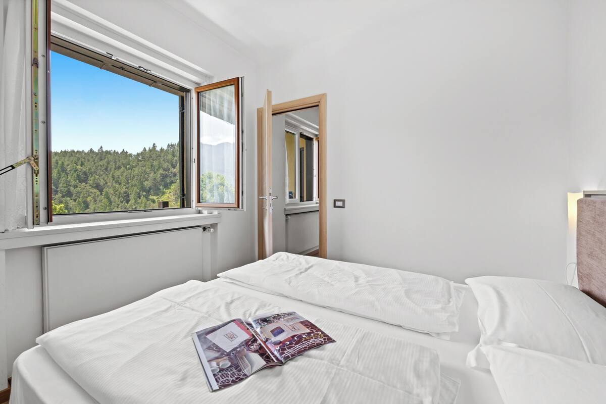 Panoramic Apartment, 1 Bedroom, Balcony, Mountain View (4 pax) | 羽绒被、客房内保险箱、遮光窗帘、熨斗/熨衣板
