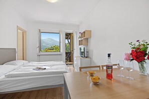 Panoramic Apartment, 1 Bedroom, Balcony, Mountain View (4 pax) | Living area