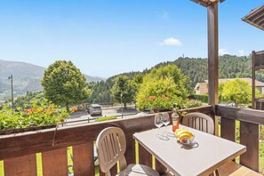 Apartamento panorámico, 2 habitaciones, balcón, vistas al valle (6 pax) | Terraza o patio