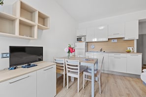 Panoramic Apartment, 1 Bedroom, Balcony, Valley View (5 pax) | Private kitchen