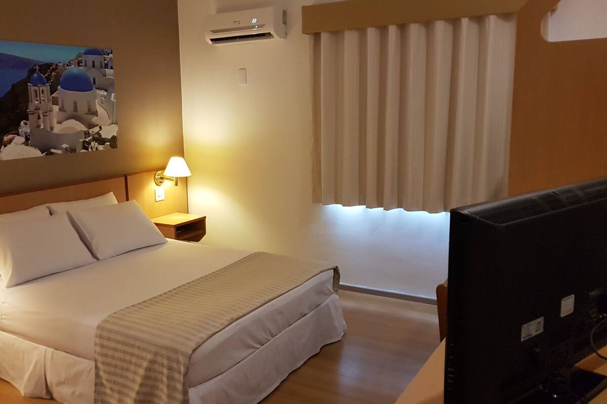 Suite | Select Comfort beds, minibar, desk, free WiFi