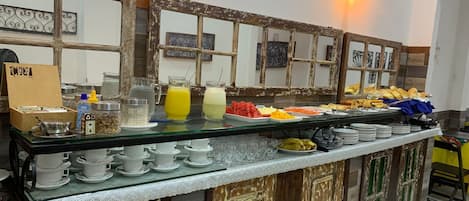 Free daily continental breakfast