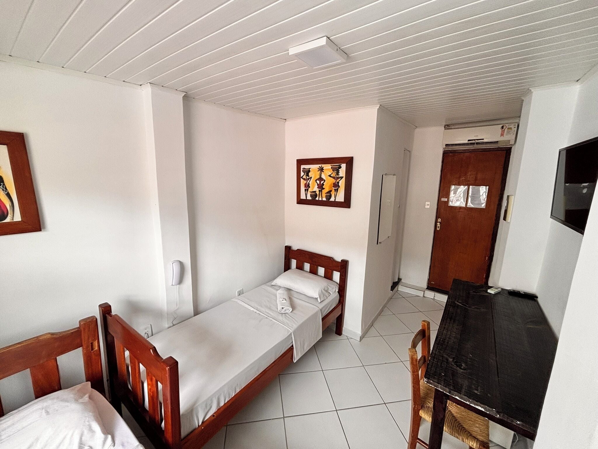 Quarto Duplo com 2 Camas Solteiro | Wifi gratis y ropa de cama