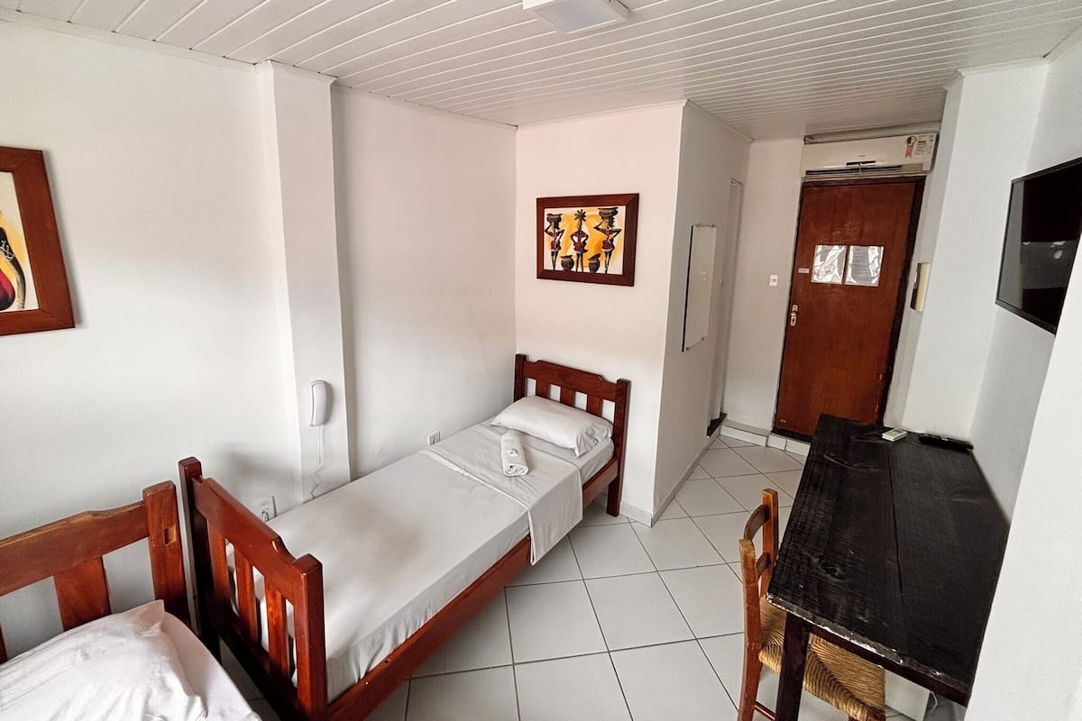 Quarto Duplo com 2 Camas Solteiro