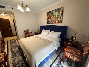 Premium bedding, minibar, in-room safe, individually decorated - Dinasty Hotel (Tirana)